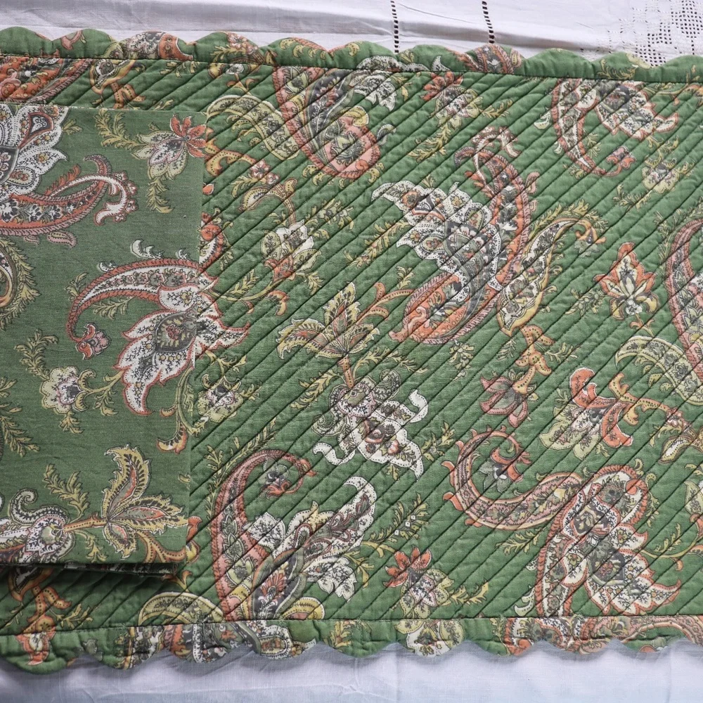 Williams Sonoma Green Paisley Set of 7 Placemats and Napkins